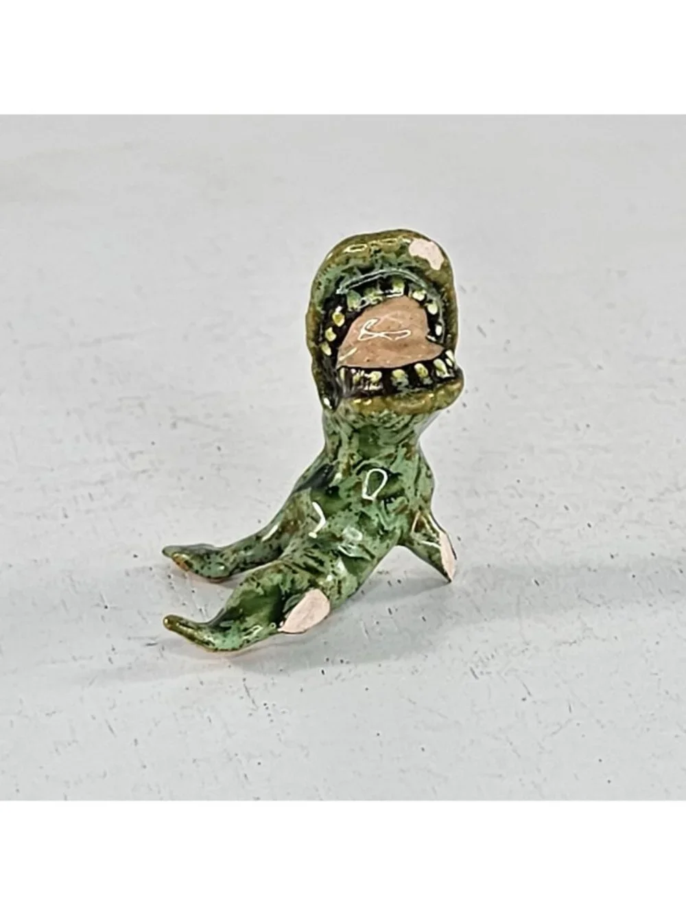 Hagen Renaker Little Horribles Strictly From Hunger Figurine #399 *FLAW
